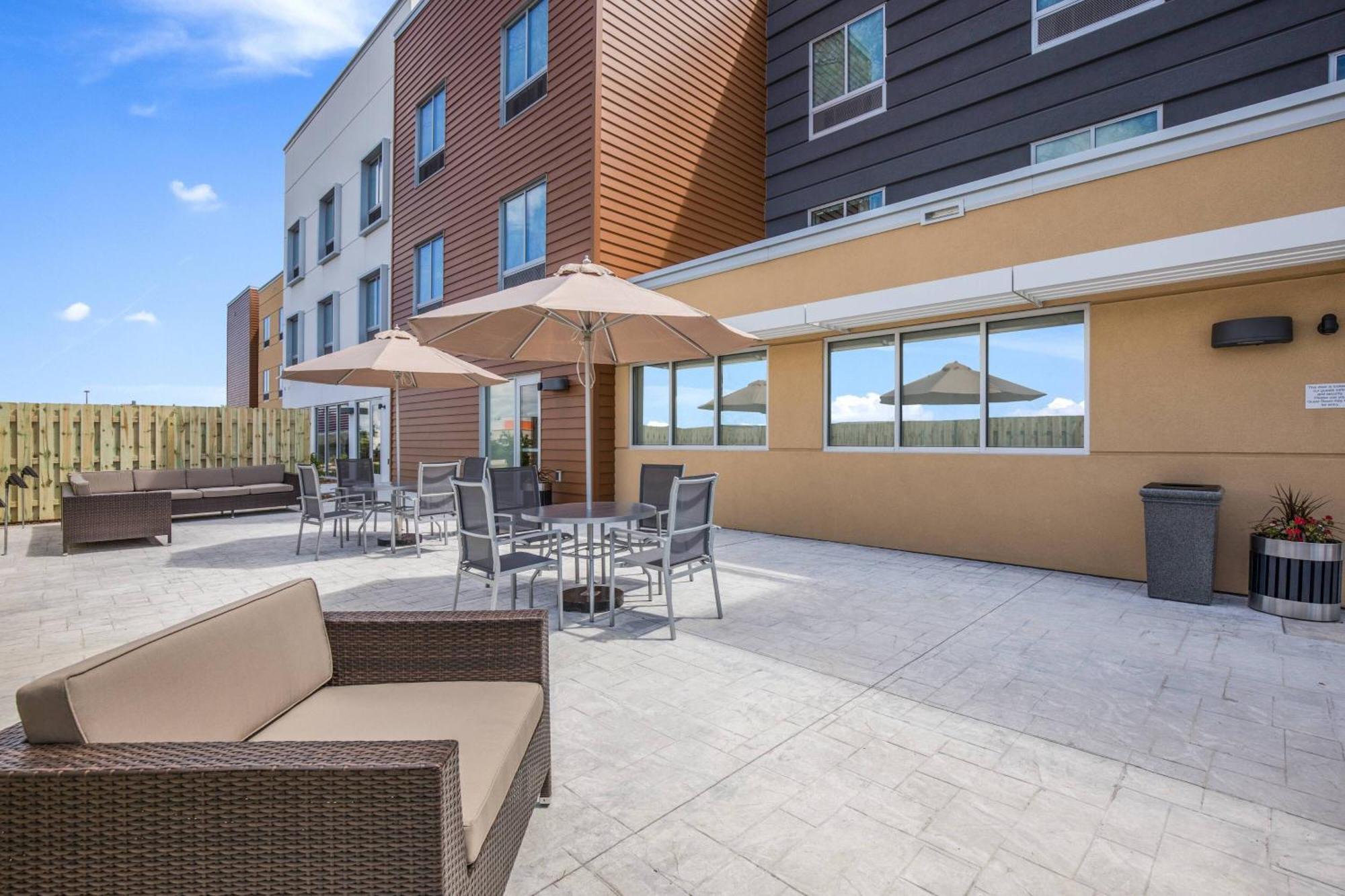 Fairfield Inn & Suites Whitewater Exteriör bild